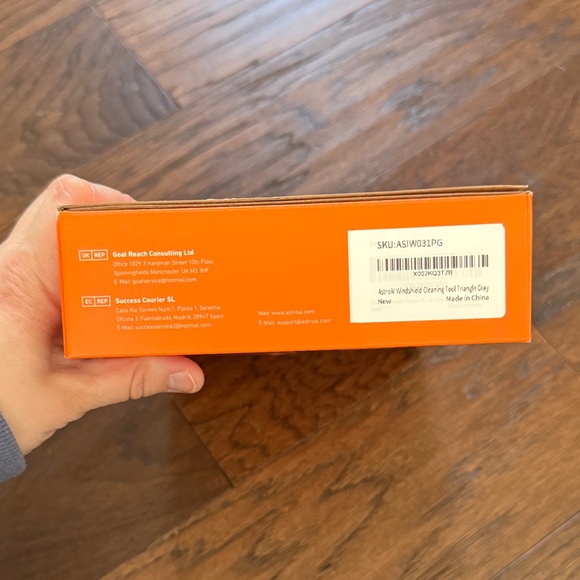 NWT Windshield Cleaner with Extendable Handle - Picture 5 of 16